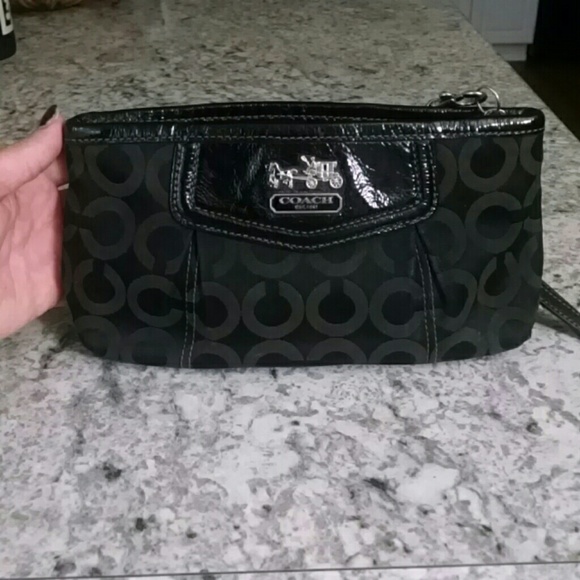 Coach Handbags - 🔷LAST CHANCE 🔷Coach Wristlet